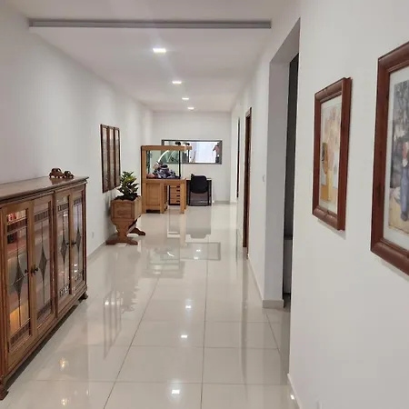 Carousel Apartment *