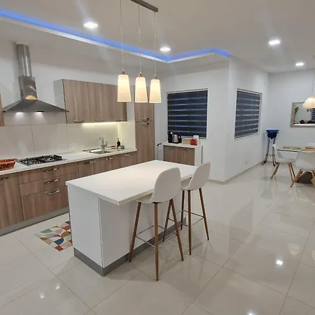 Carousel Apartment *