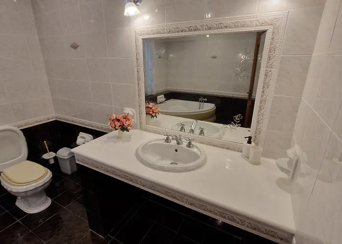 Carousel Apartment *